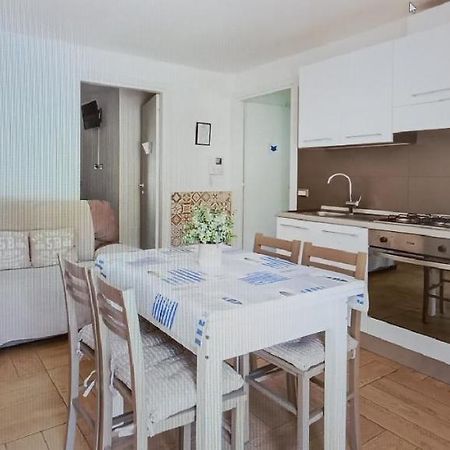 Oristano 5 Pers Appartamento Bagian luar foto