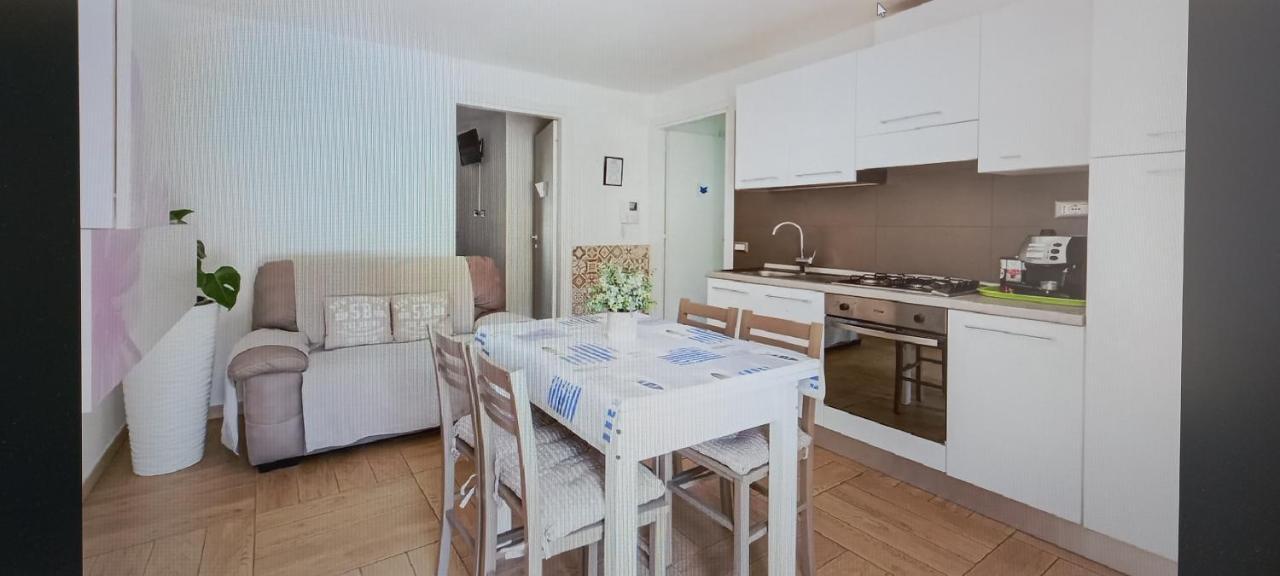 Oristano 5 Pers Appartamento Bagian luar foto