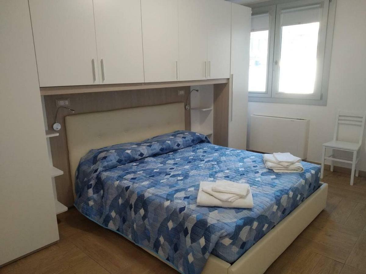 Oristano 5 Pers Appartamento Bagian luar foto